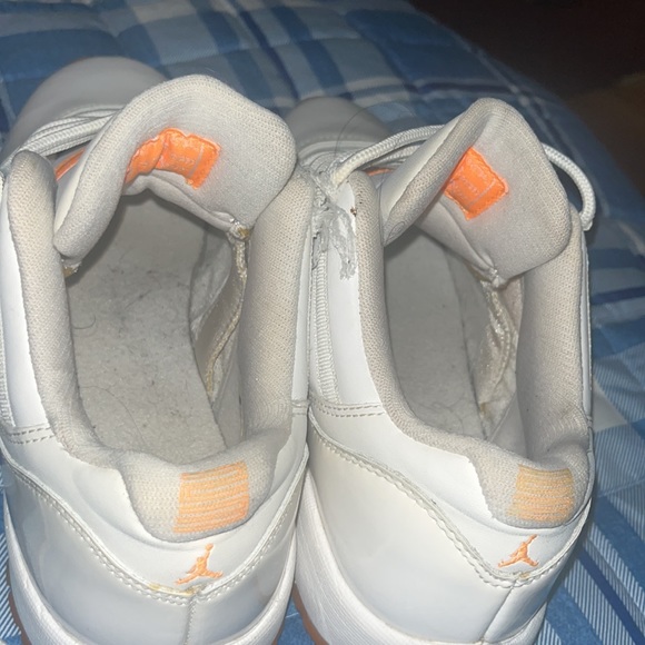 Jordan bright orange 11s - Picture 4 of 4